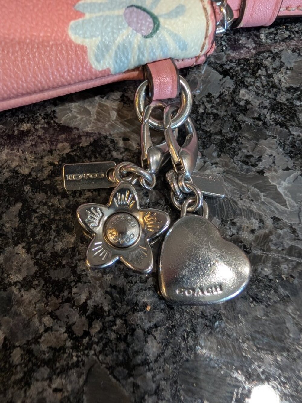 Coach, zip wristlet - Picture 4 of 4